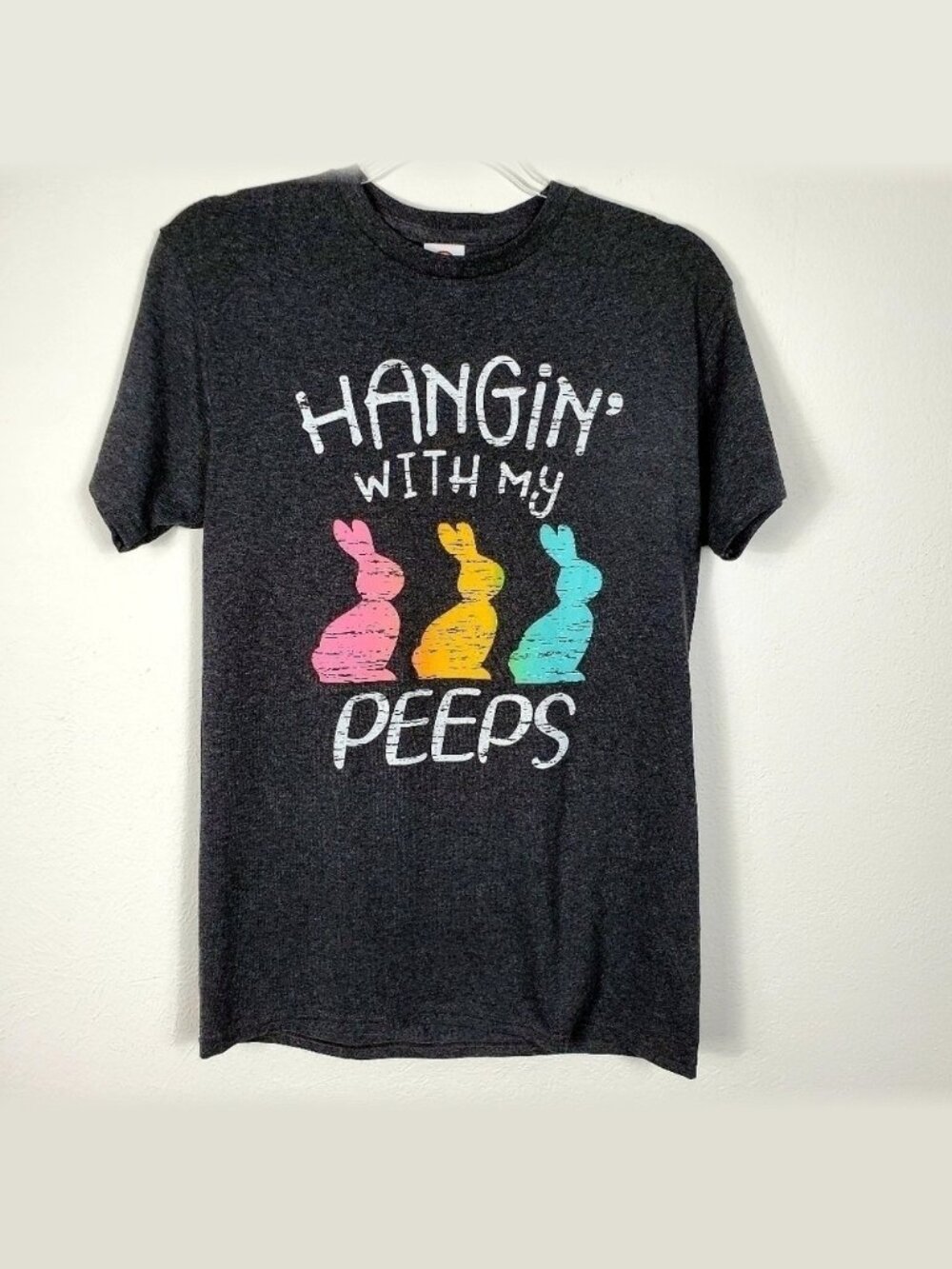 DELTA GRAPHIC TEE "HANGING WITH MY PEEPS"